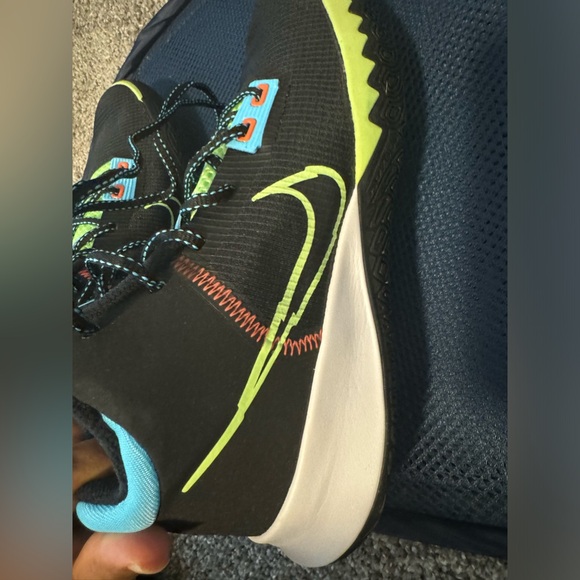 Nike Mens Kyrie Flytrap IV - Picture 7 of 8